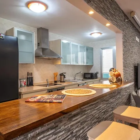 Apartamento Con Espaciosa Terraza Y Vistas Al Mar *